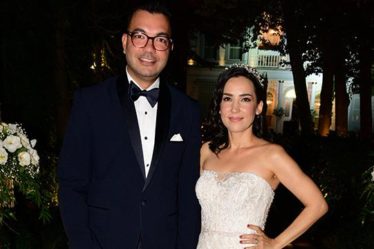 İpek Açar yeniden gelinlik giydi